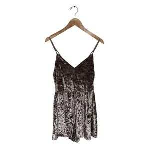 FAVLUX Romper‎ Women's Size Medium Crushed Velvet Dusty Pink Beige Tank Shorts